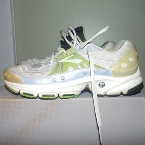 Womens size 9.5 Brooks Trance Six Running Shoes